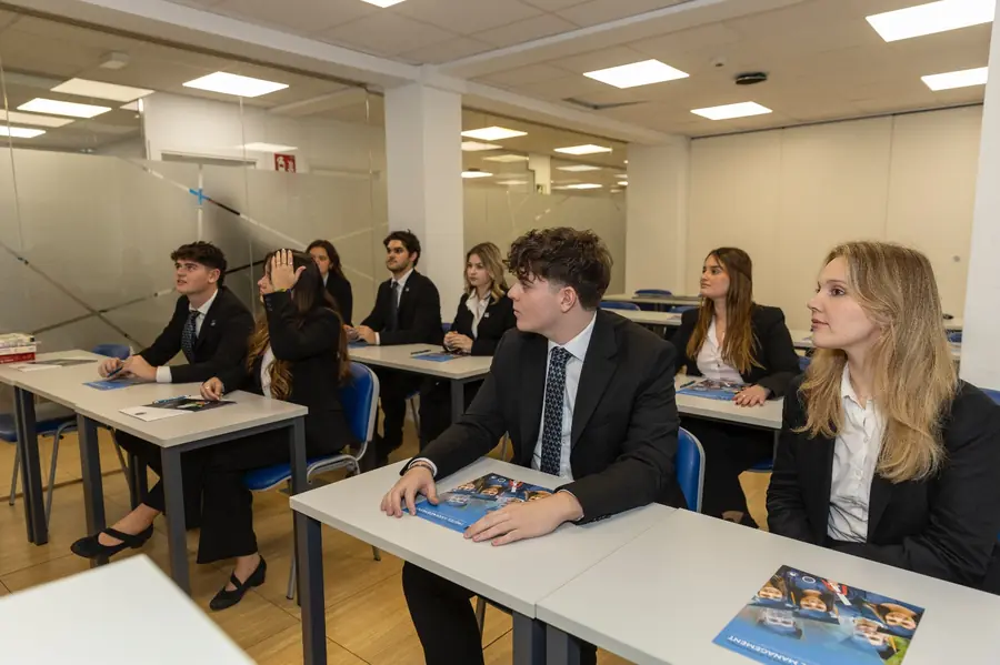 Clase del grado en dirección hotelera en Vatel España